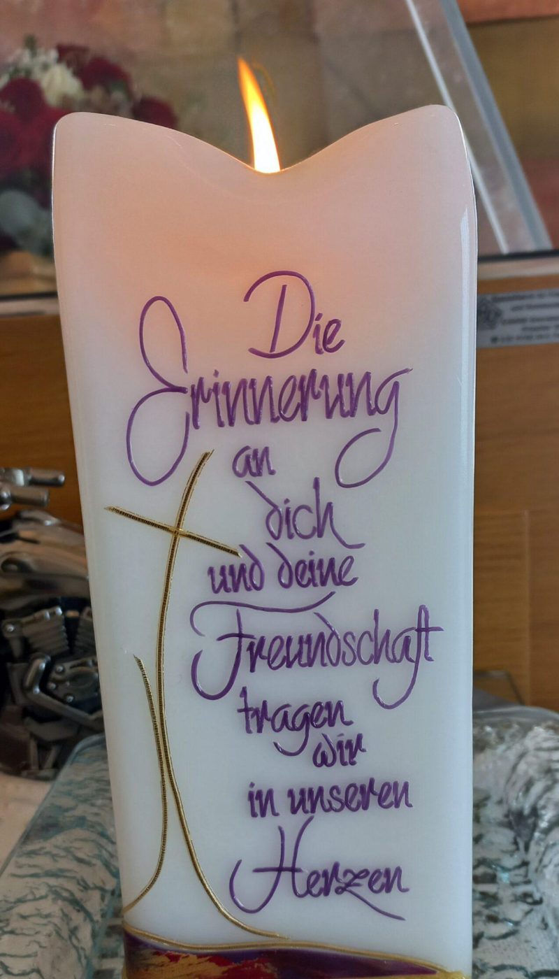 Trauerkezre 44