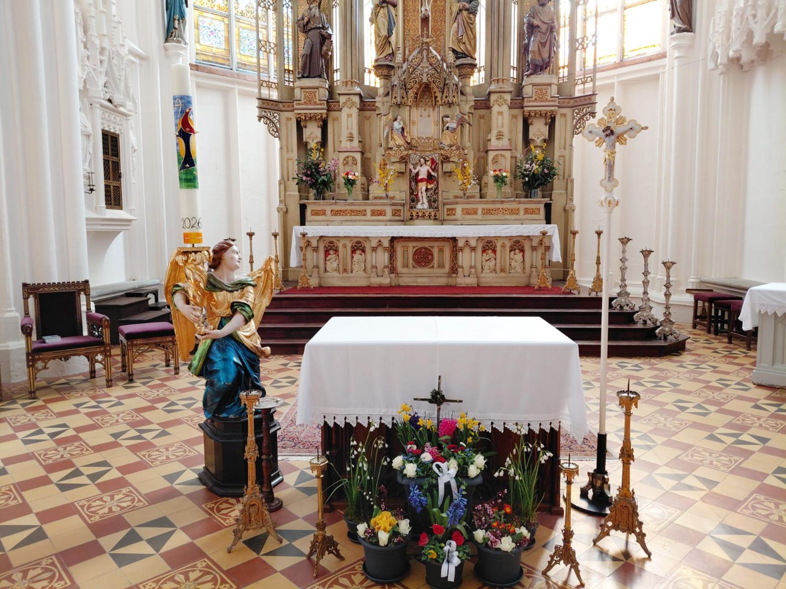 Osterkerze-in-Kirche